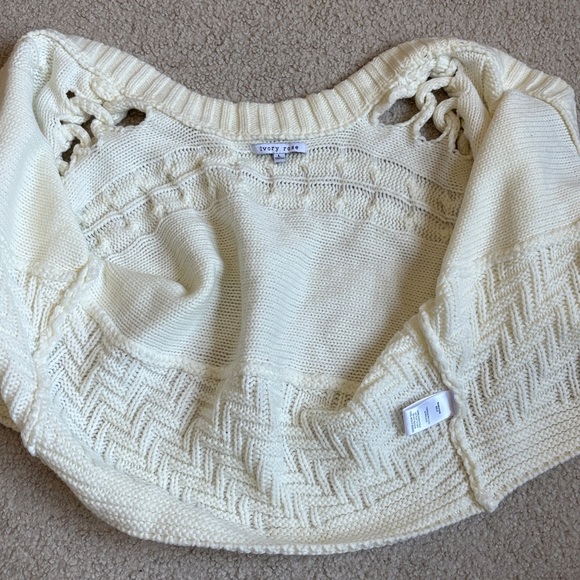 NWOT IVORY ROSE cropped zip up sweater - Picture 7 of 8